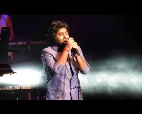 Thumbnail Arijit Singh singing Tum Hi Ho Live (Aashiqui 2)